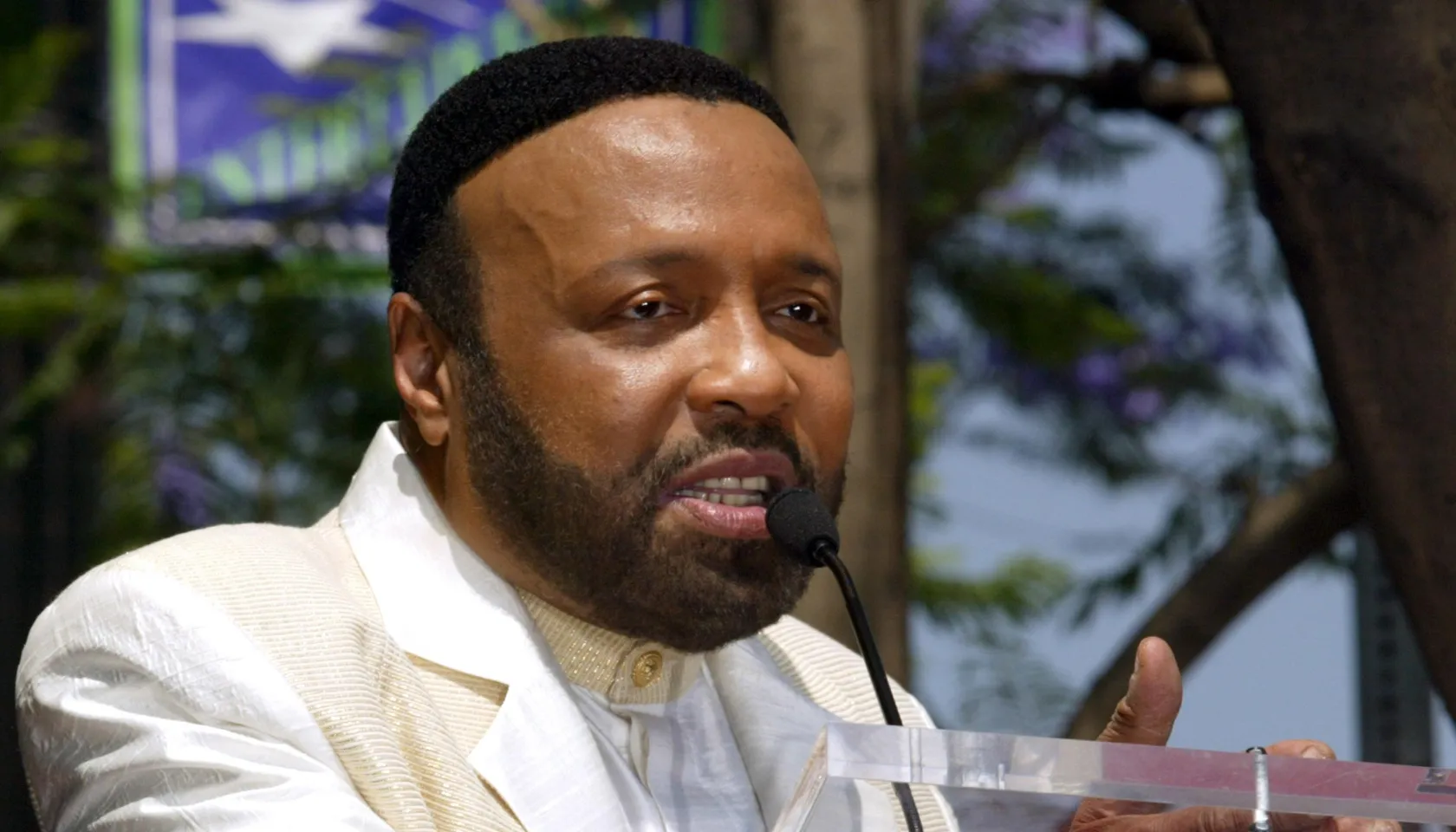 Andrae Crouch -1600 X 960