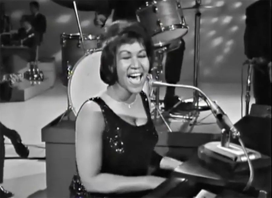 Aretha-Franklin-900-X-655